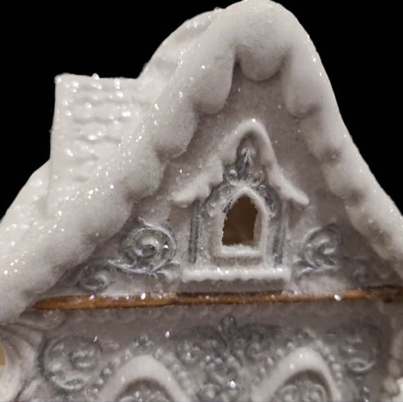 14" White Glitter Icing Scrollwork LED Lighted Victorian Gingerbread House New - Picture 4 of 10